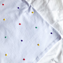 Cargar imagen en el visor de la galería, Camiseta con Flores Bordadas
